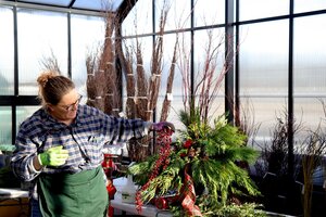 CHRISTMAS OUTDOOR PLANTER WORKSHOP - NOV. 22 - image 5
